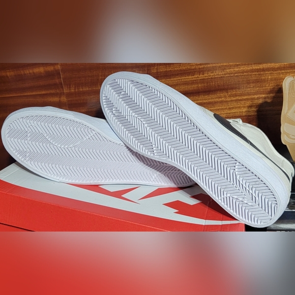 Nike Blazer - Picture 2 of 4